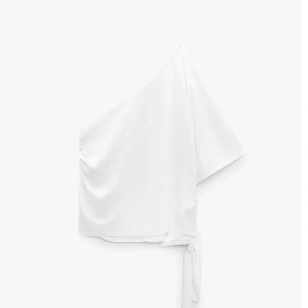 Zara White Asymmetrical Top NWT Size Medium
100% POLYESTER - Picture 2 of 3